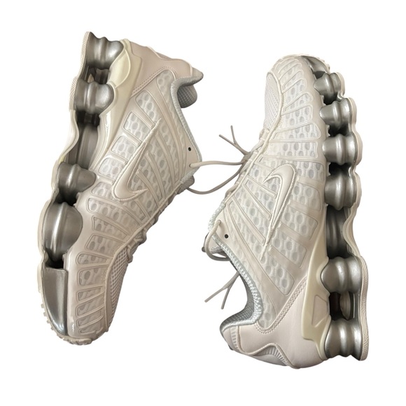 Nike Women’s Shox TL Triple Sail Size 8 - Picture 6 of 11